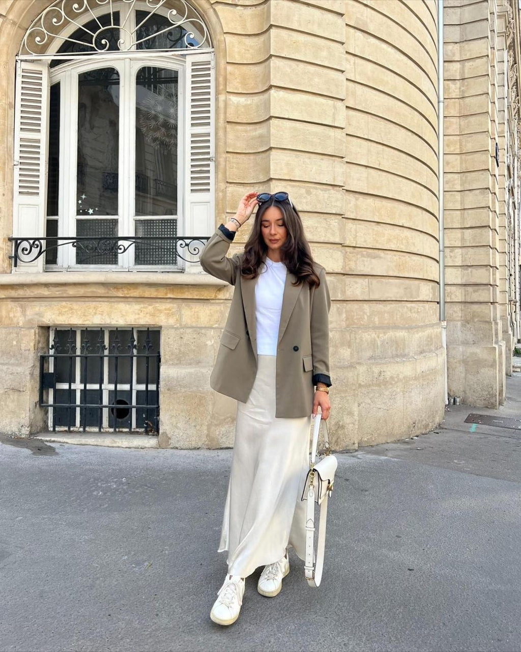 Adrianne | Maxikjol i satin med subtil glans - Bekväm och luftig