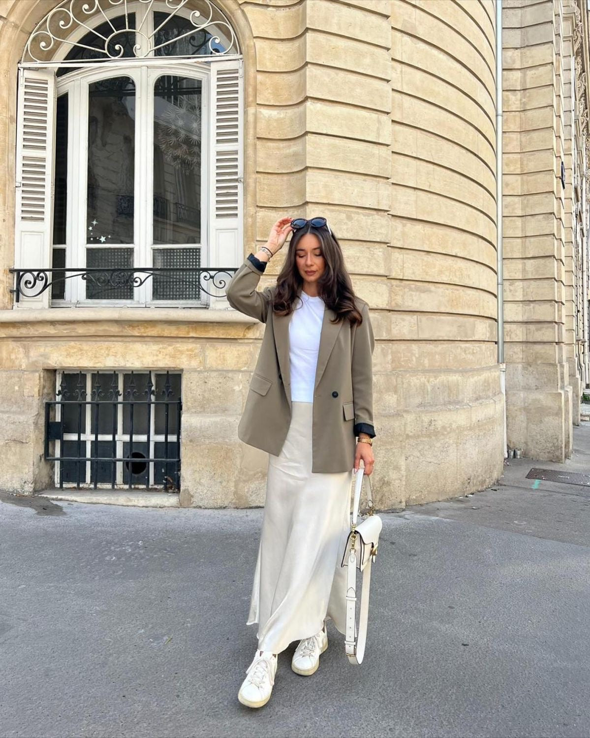 Adrianne | Maxikjol i satin med subtil glans - Bekväm och luftig