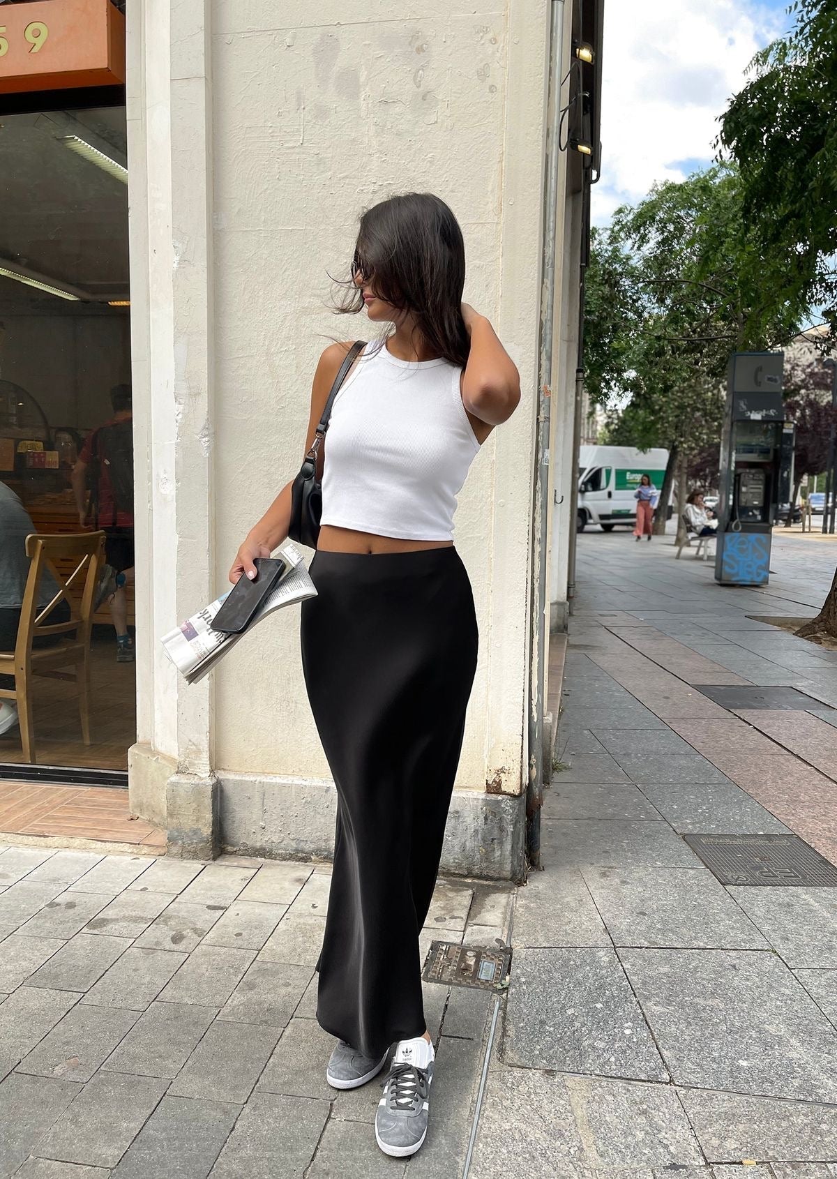 Adrianne | Maxikjol i satin med subtil glans - Bekväm och luftig