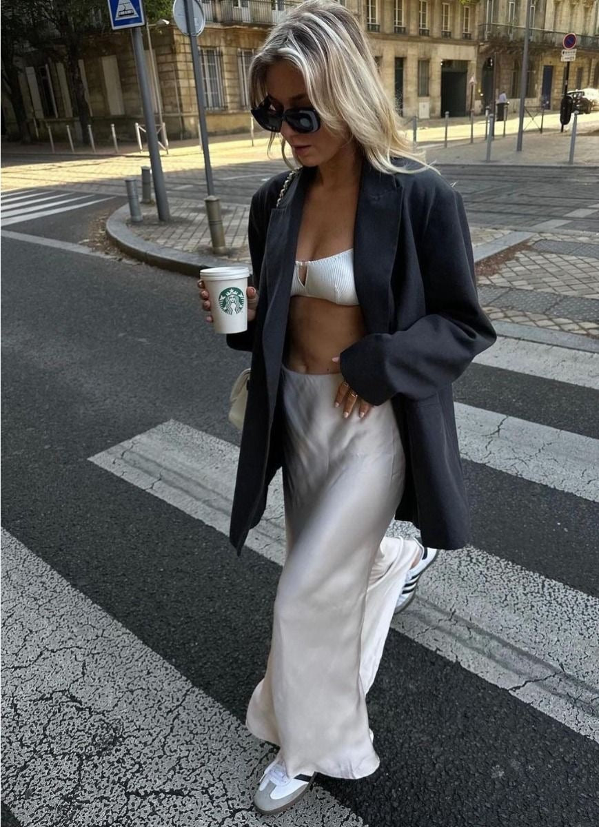 Adrianne | Maxikjol i satin med subtil glans - Bekväm och luftig