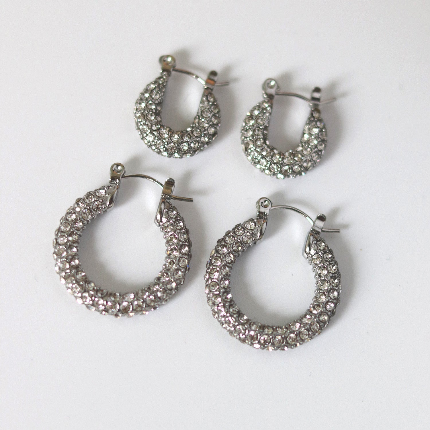 Judie | Elegante Hoops Oorbellen met Zirconia Steentjes