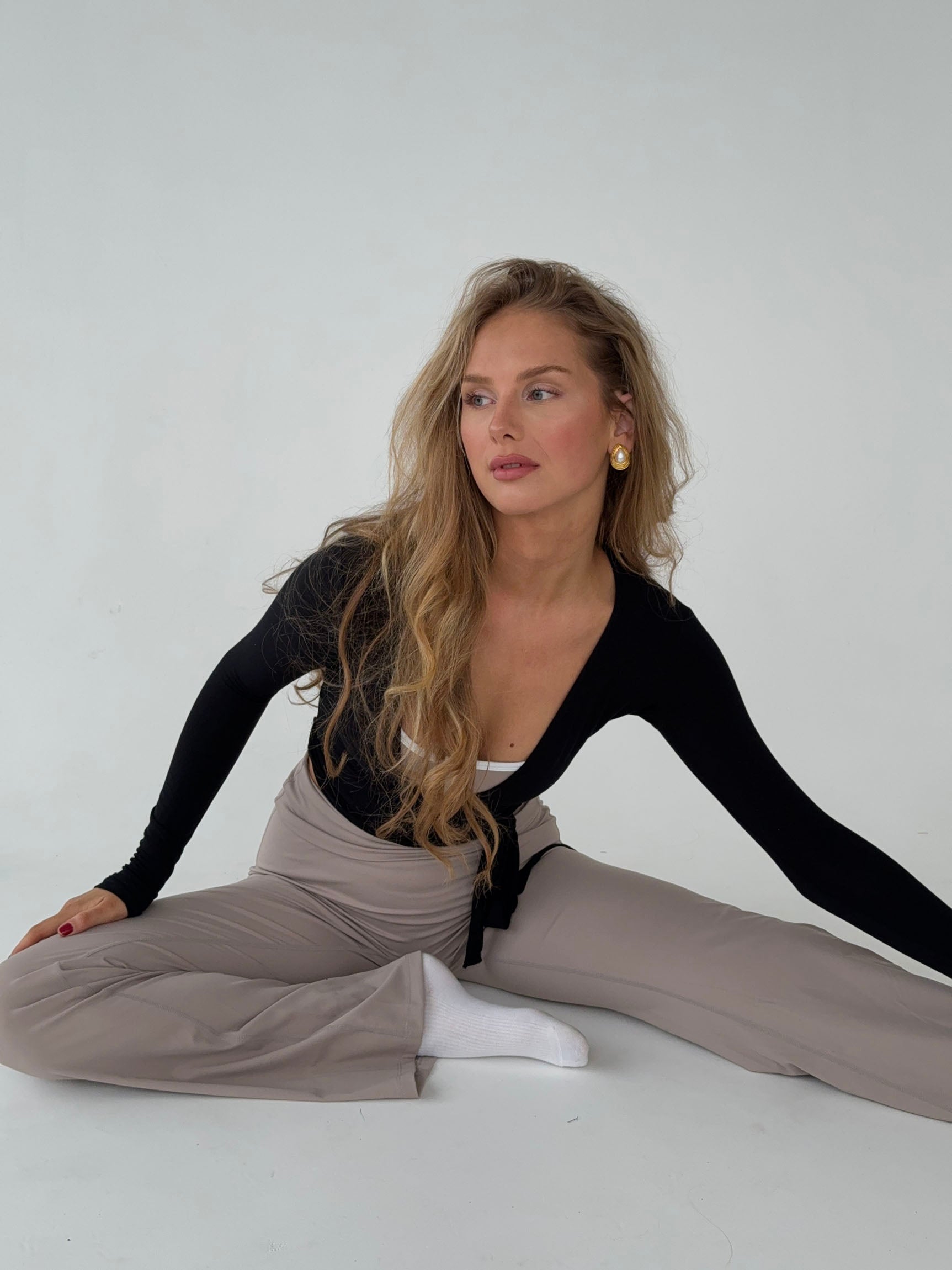 Leila | Zwarte Wikkel Top met Lange Mouw