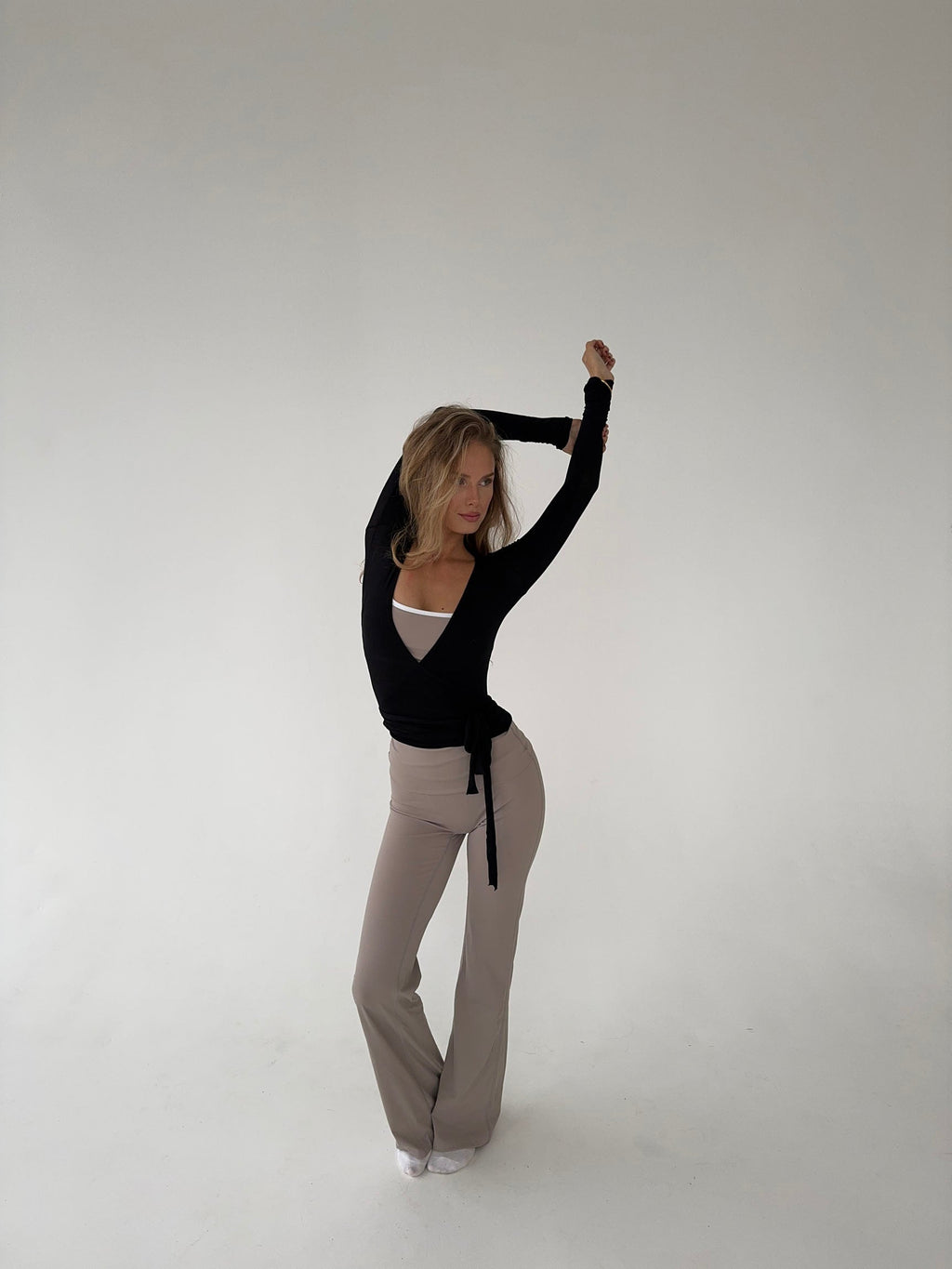 Leila | Zwarte Wikkel Top met Lange Mouw