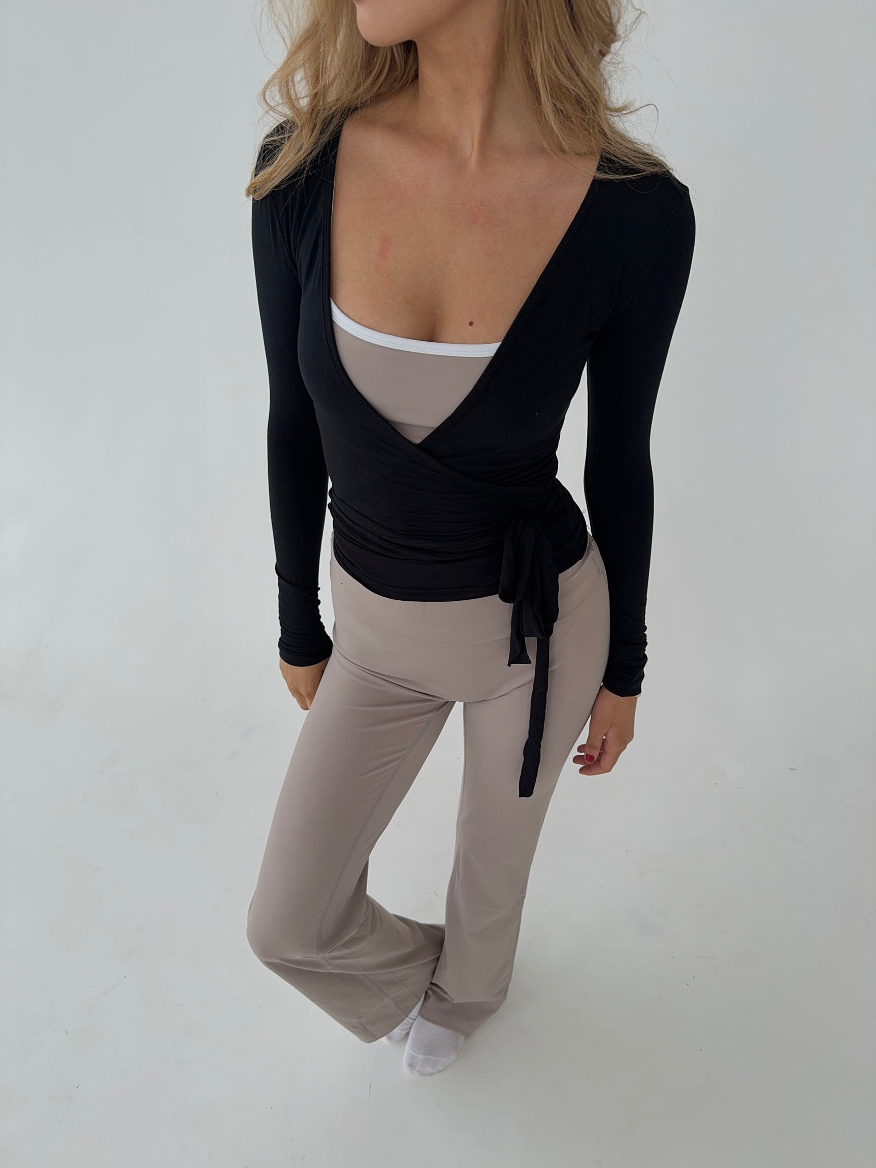 Leila | Zwarte Wikkel Top met Lange Mouw