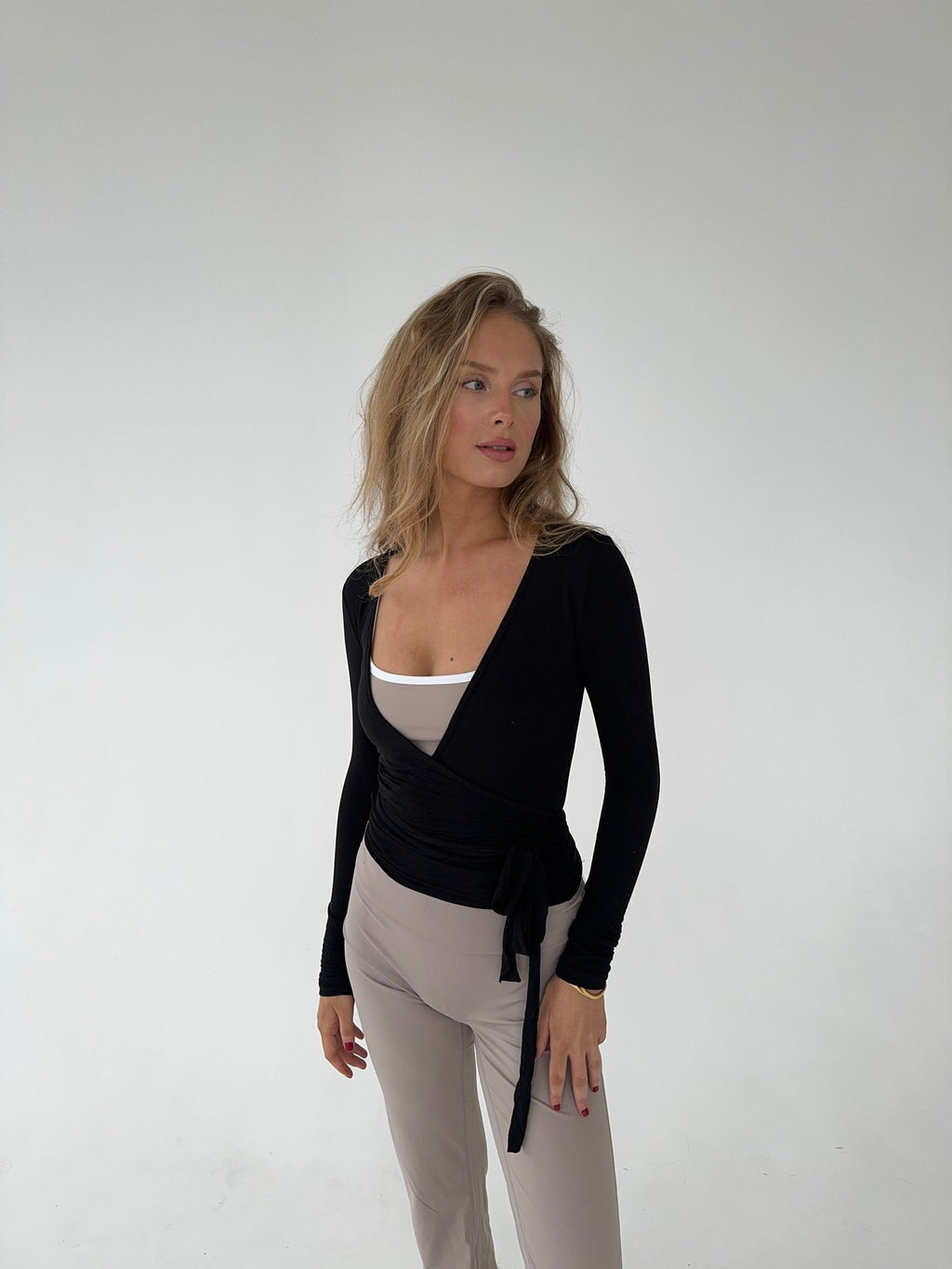 Leila | Zwarte Wikkel Top met Lange Mouw