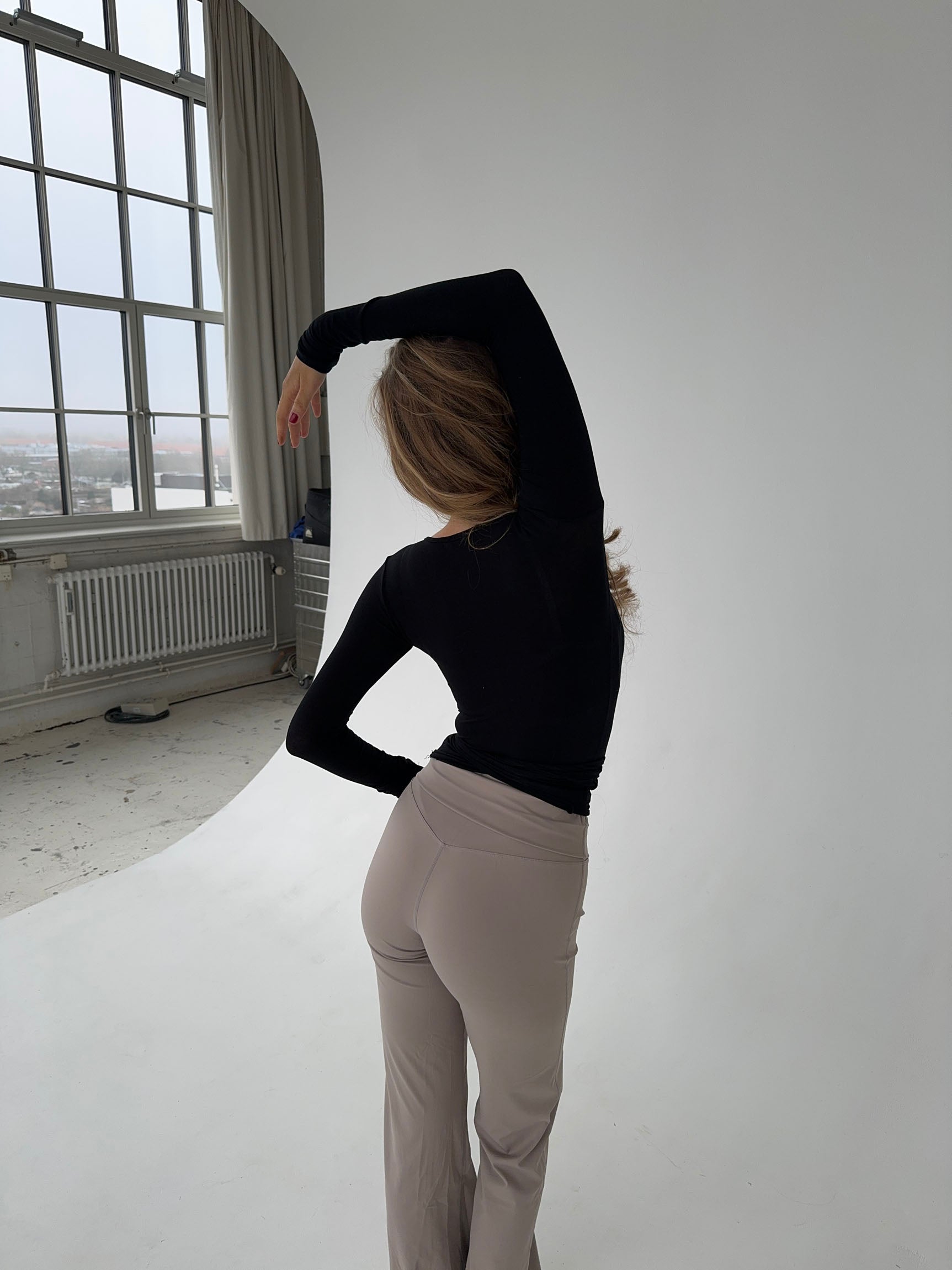 Leila | Zwarte Wikkel Top met Lange Mouw