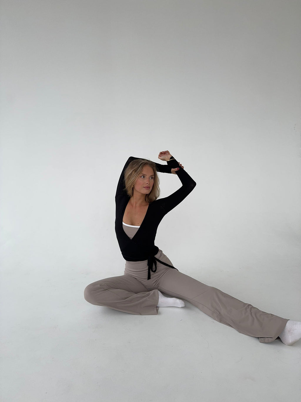 Leila | Zwarte Wikkel Top met Lange Mouw