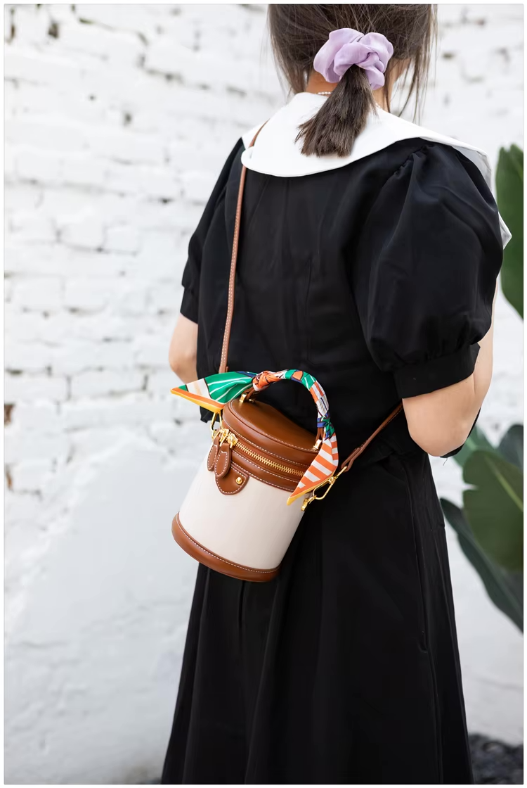 Novel | Bucket Schoudertas - Trendy & Compact