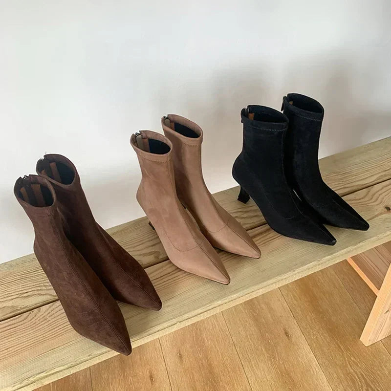 Noémie | Toe Sock Boots met Hak – Zwart Suède Look