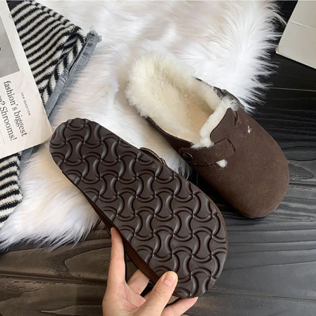 Jane | Fodrade Slip-On Träskor med Teddyfoder - Mocka, Trendiga och Bekväma