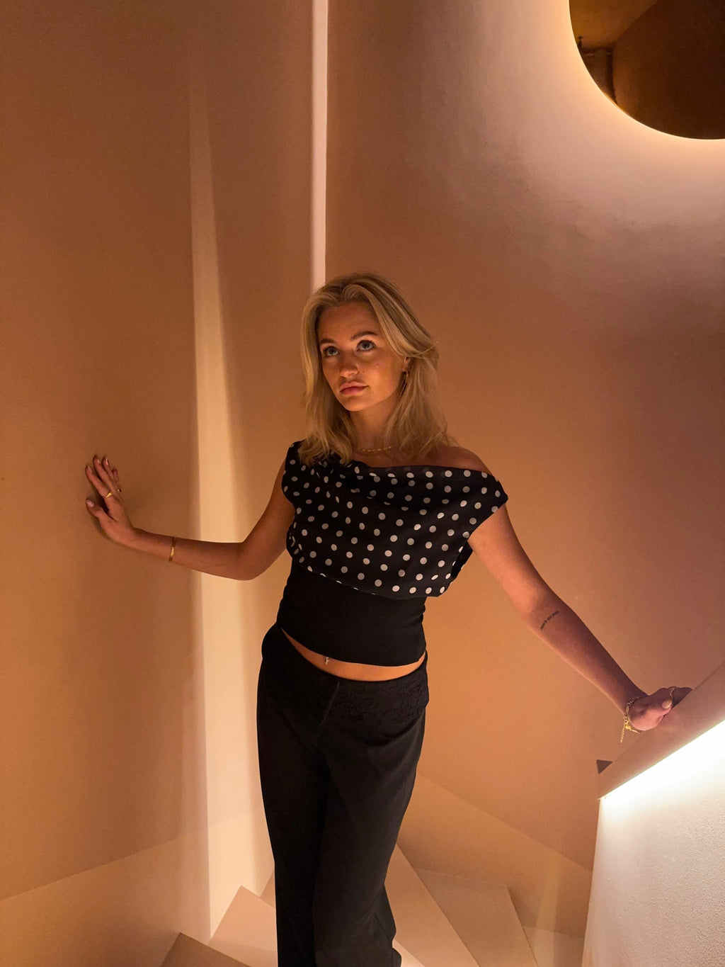 Zoey | Off-Shoulder Top met Polkadot Print