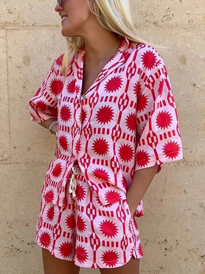 Alona | Snyggt tvådelat sommarset för kvinnor – Mönstrad topp och shorts