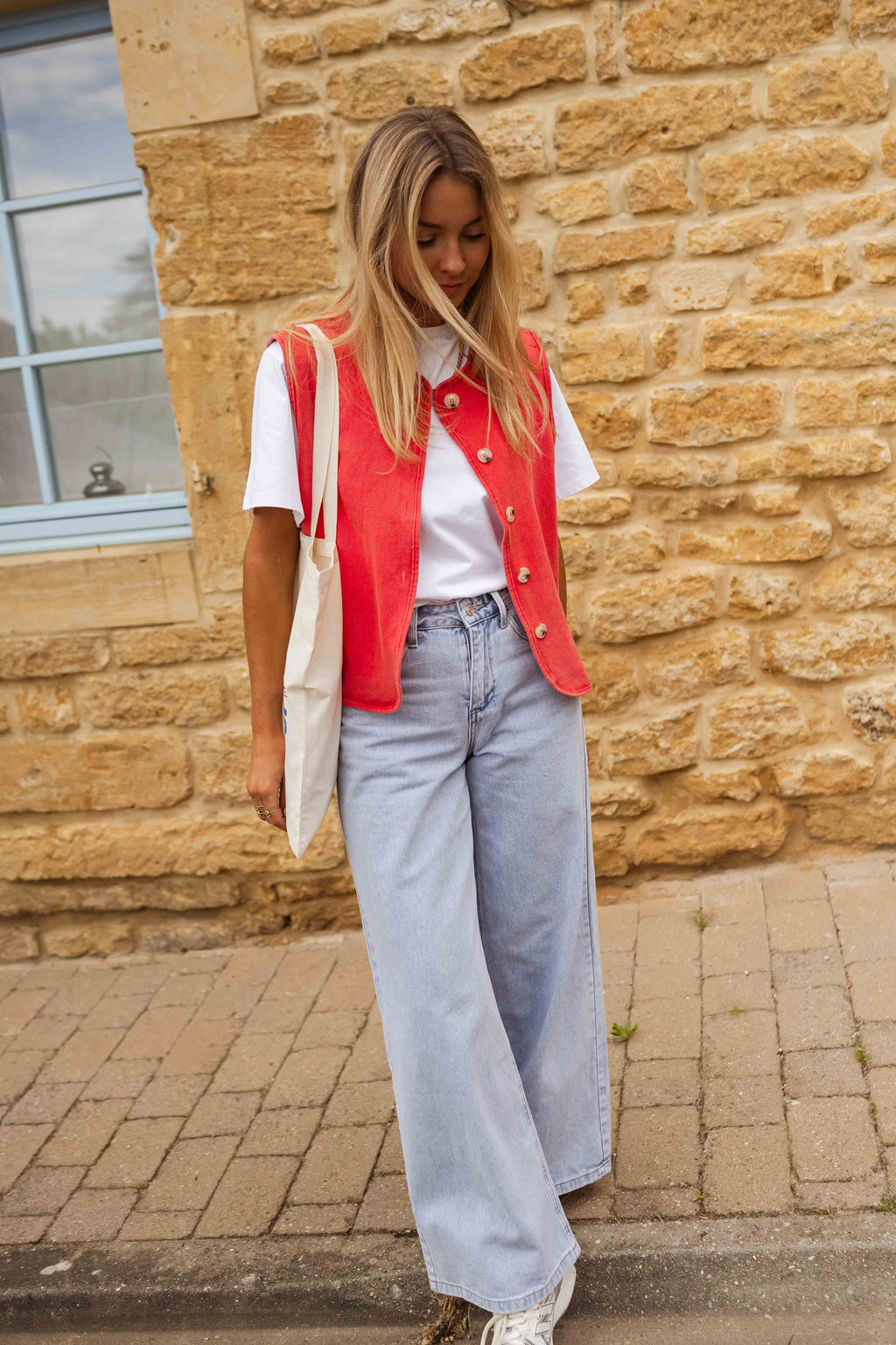 Frida | Rode Dames Gilet Met Knopen – Luchtig & Stijlvol