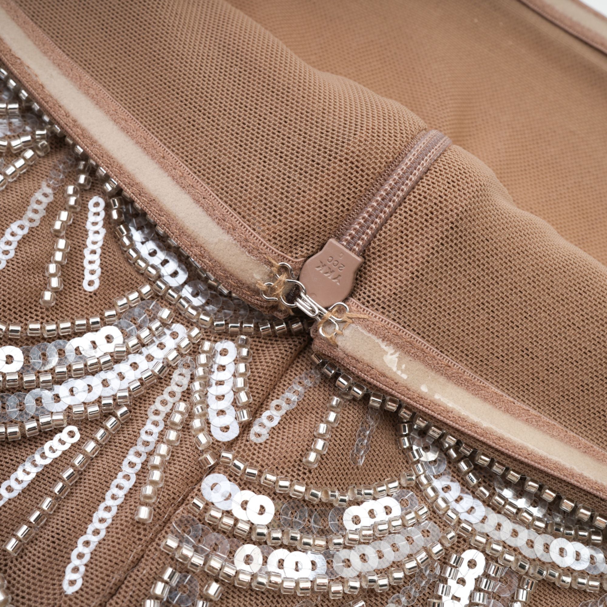 Robe mini Astrid marron ornée