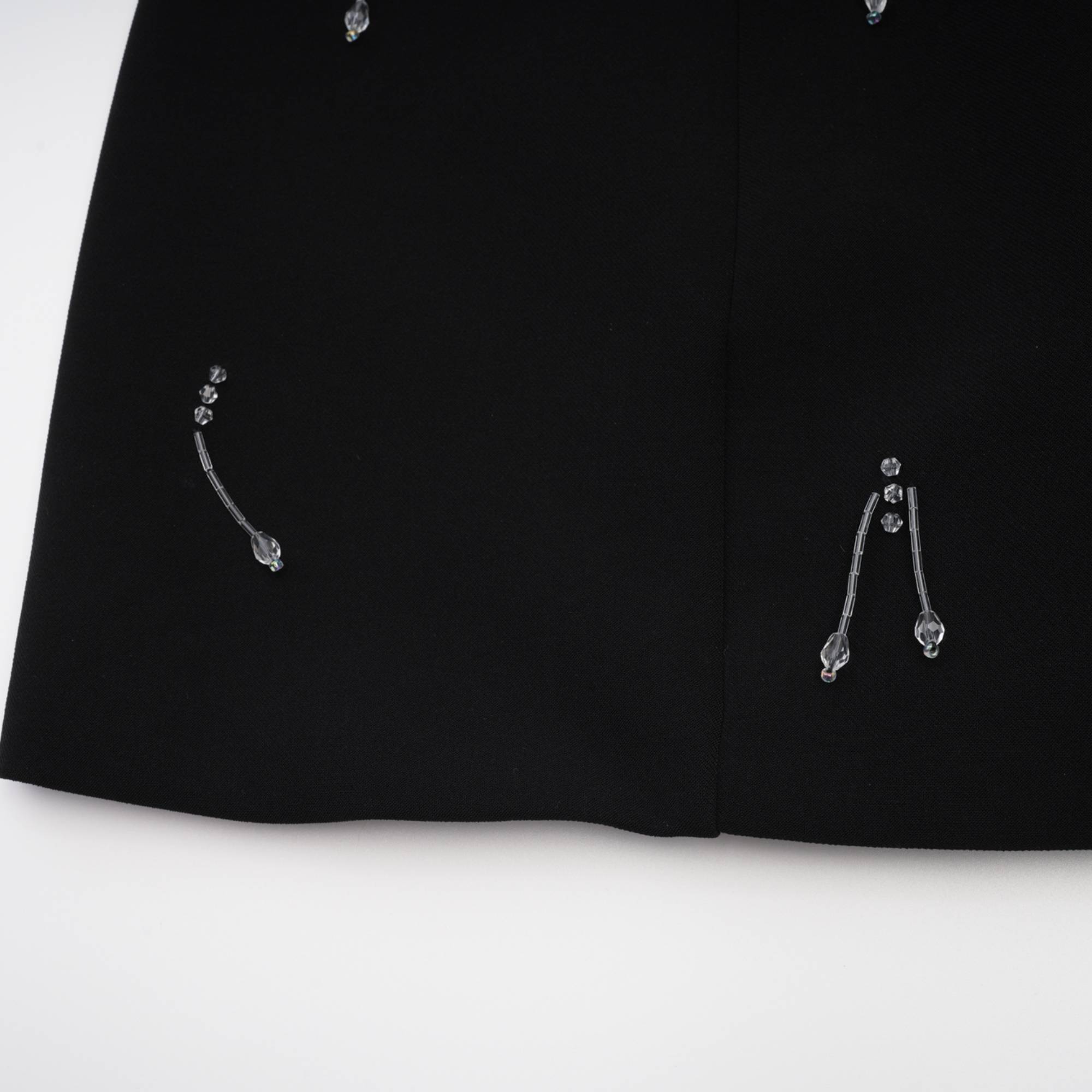 Robe courte Babette noire ornée de cristaux