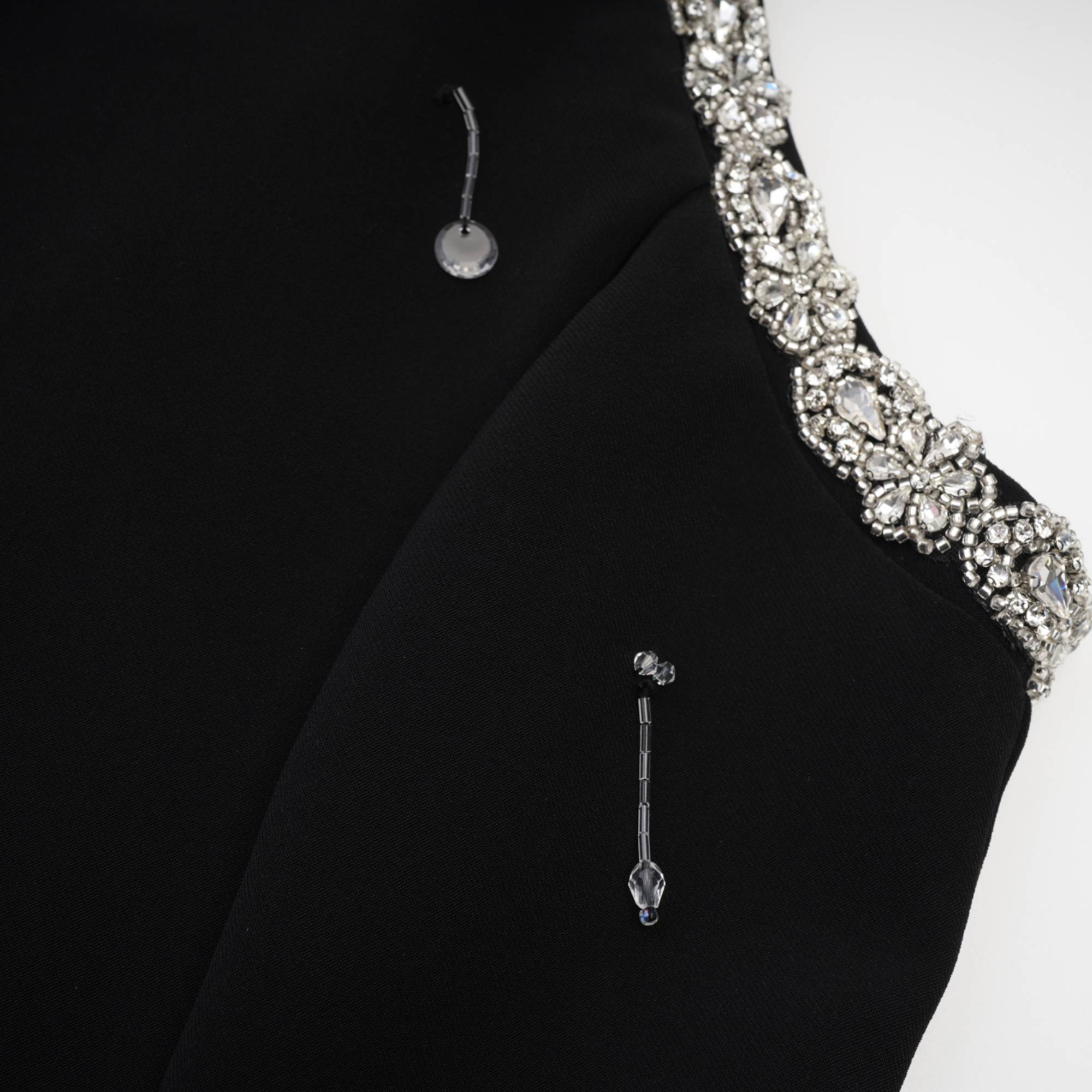 Robe courte Babette noire ornée de cristaux