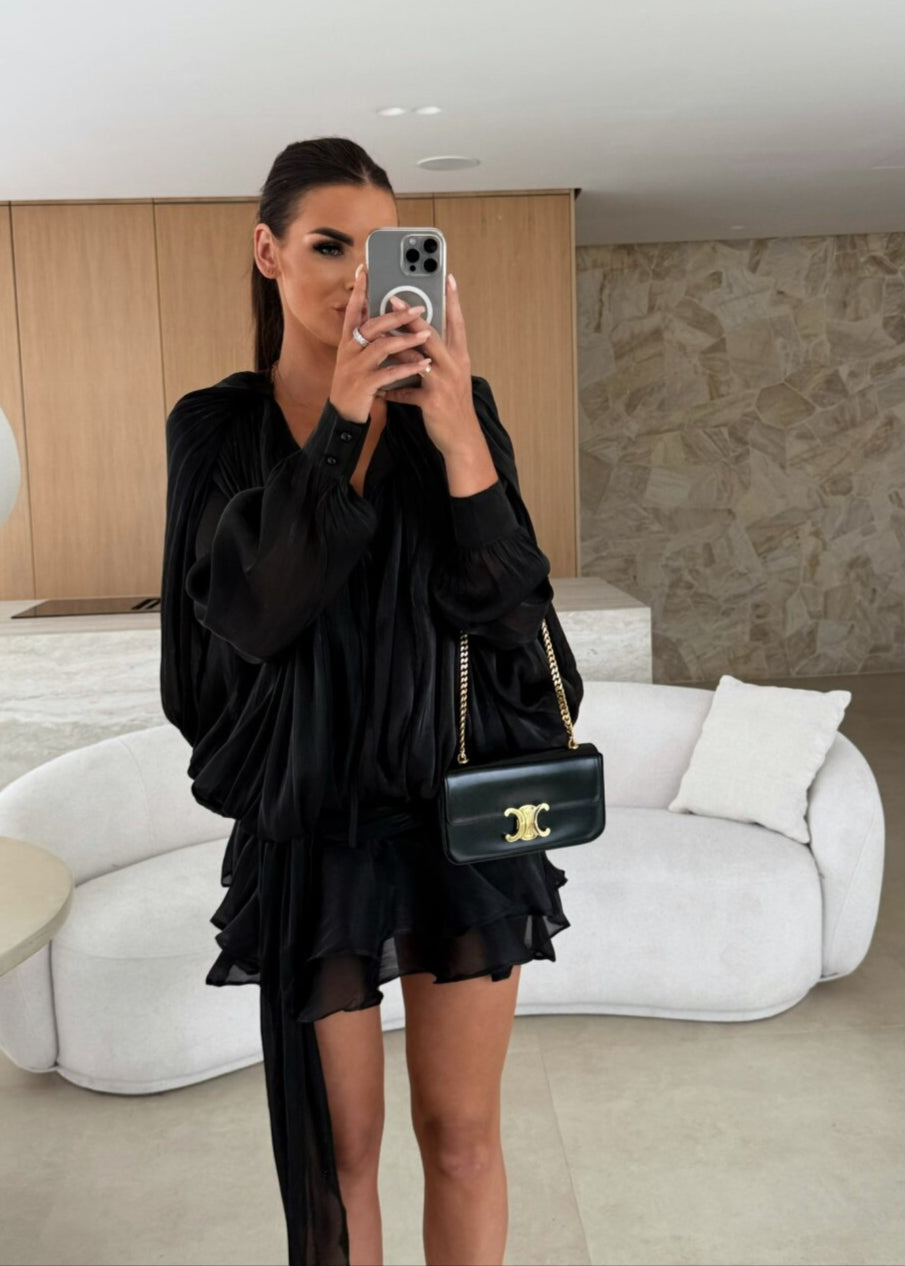 Amante | Svart plisserad miniklänning med pärlknappar