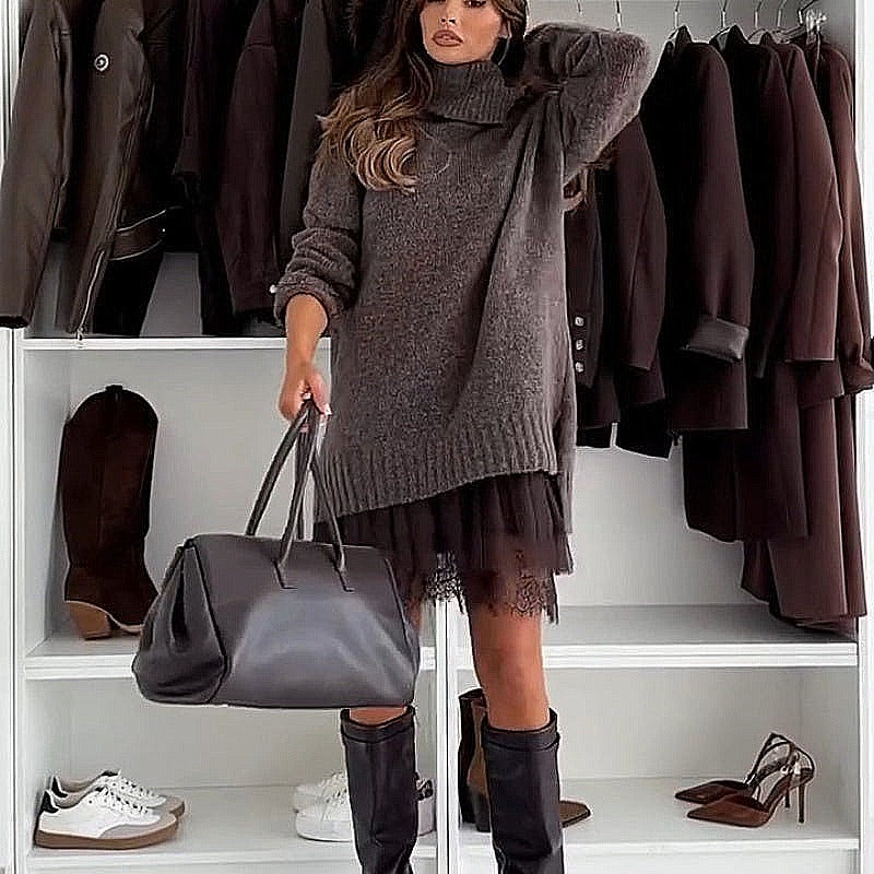 Damtröja med hög hals och miniklänning